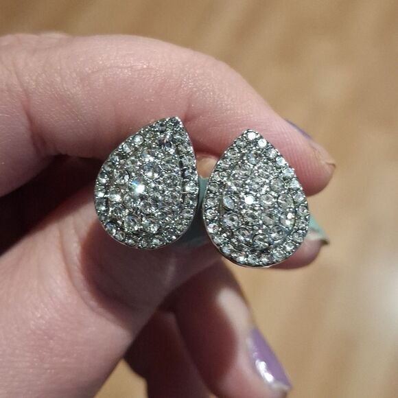 Tear Drop Pear Diamond Earrings - Picture 5 of 6